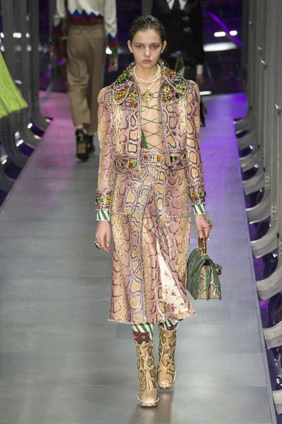 Look 33